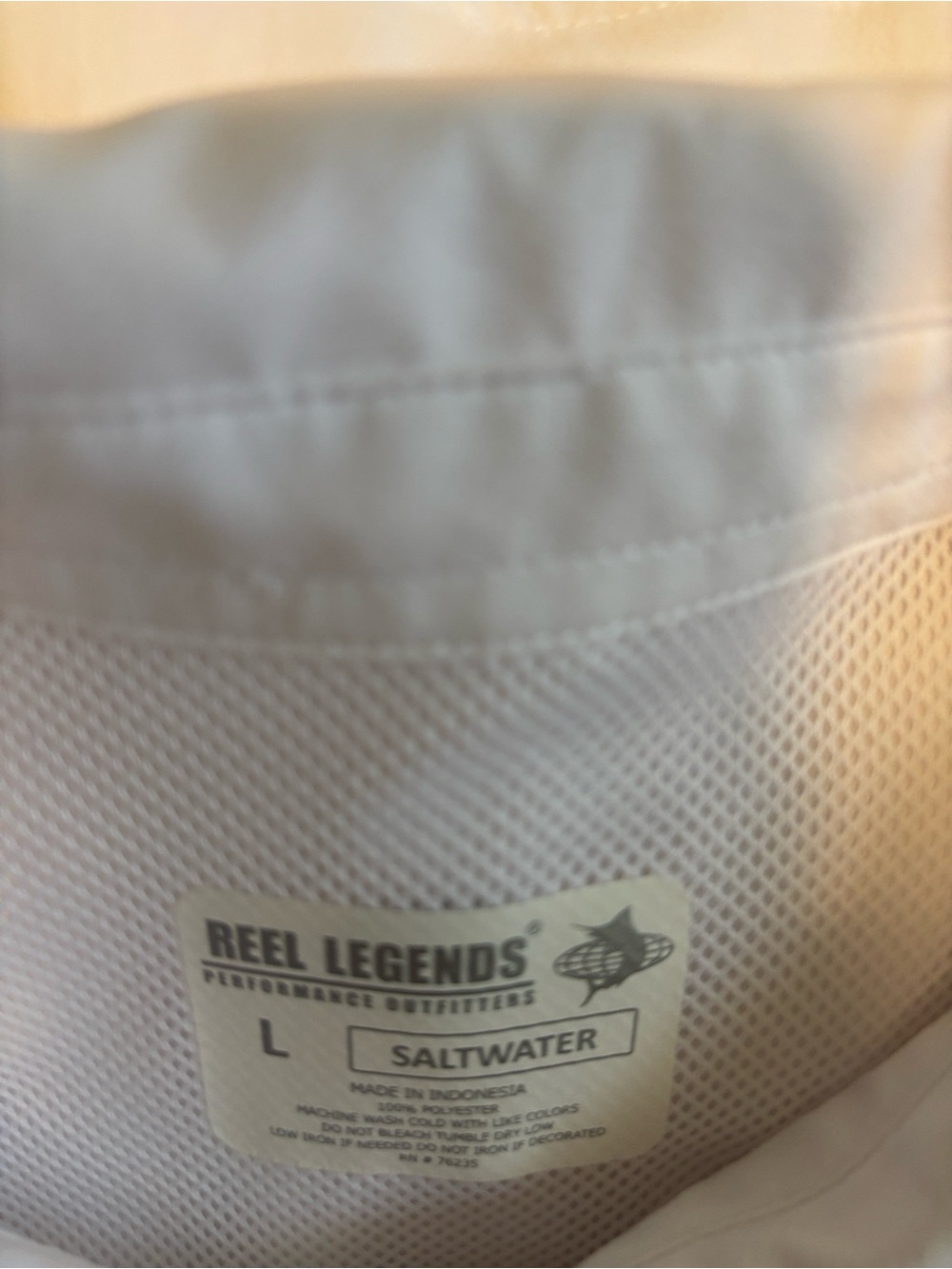 Reel Legends Women’s White Button-Down Shirt with Chest Pockets - Picture 3 of 3
